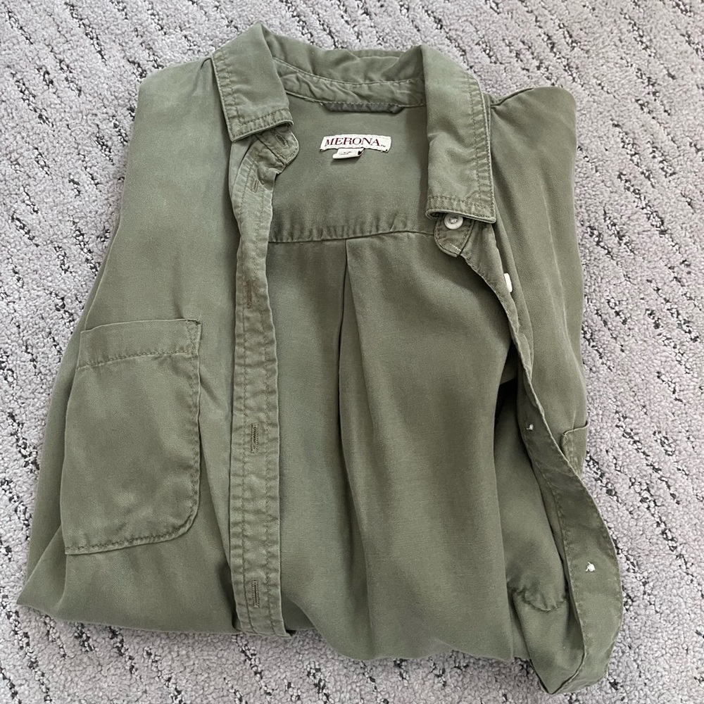 Merona khaki womens buttons down shirt